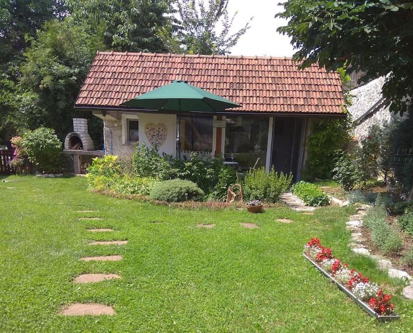 Tiny House With A Big Heart Villa Постойна Екстериор снимка